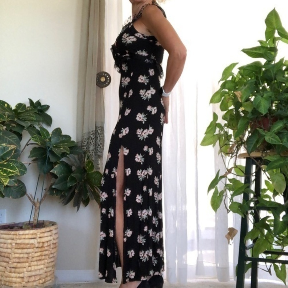 Very J Black Floral Maxi Dress Fully Lined Side Slit Lace Ruffles Size Small - Picture 2 of 7